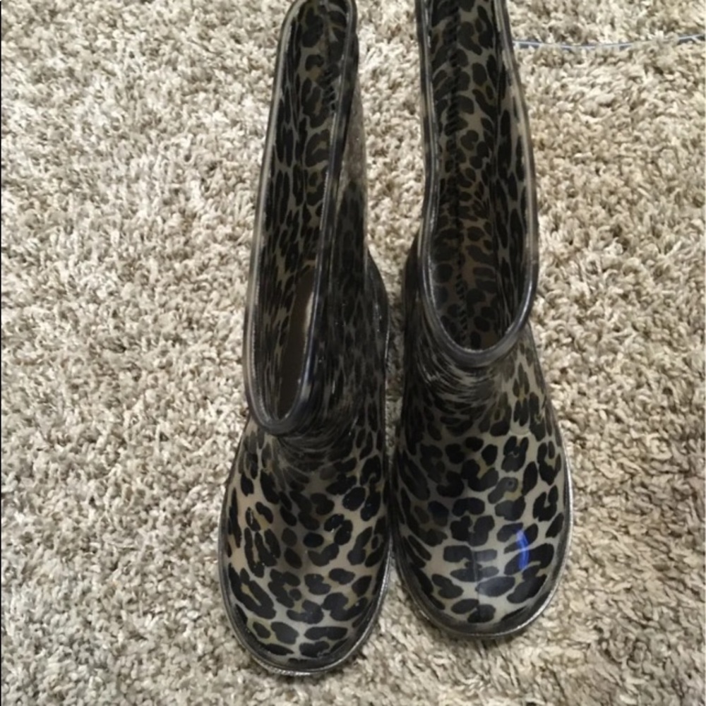 Girls cheetah rainboots